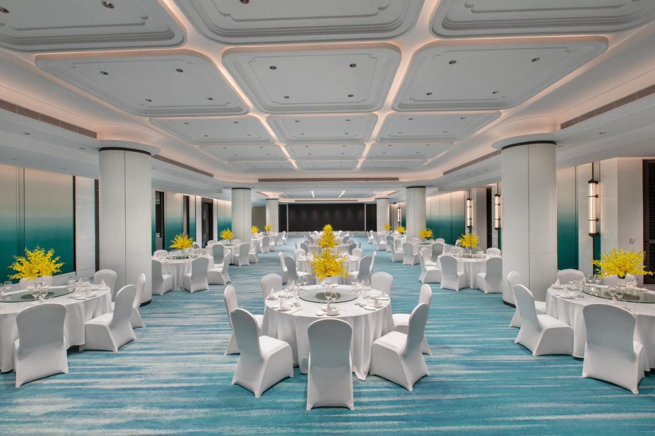 Xiamen International Seaside Hotel -Hotel Corridor Leads To The Stone Exhibition Hall Exterior photo